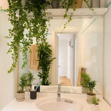 Homestay Plant-filled Haven Near Luxembourg Gardens Paris