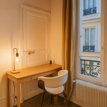 Homestay Plant-filled Haven Near Luxembourg Gardens