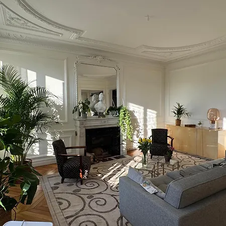 Plant-filled Haven Near Luxembourg Gardens * Paris